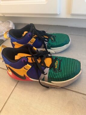 Nike LeBron Witness 7 kids basketball shoes size 6.5Y